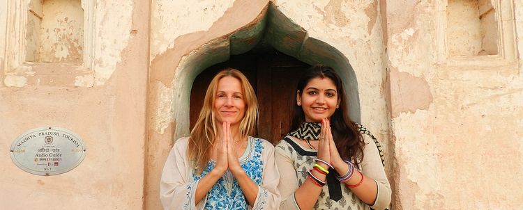 Helen Kämpf in Madhya Pradesh mit Partneragentin Helen Kämpf in Madhya Pradesh mit Partneragentin