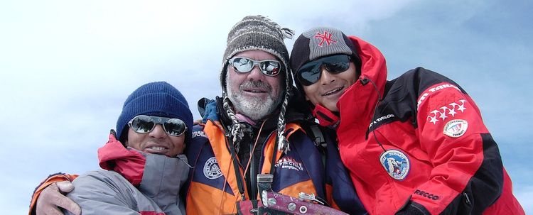 Tseten Norbu Bhutia mit Phurba Sherpa und Bruno Jelk auf Berggipfel in Sikkim Tseten Norbu Bhutia mit Phurba Sherpa und Bruno Jelk auf Berggipfel in Sikkim